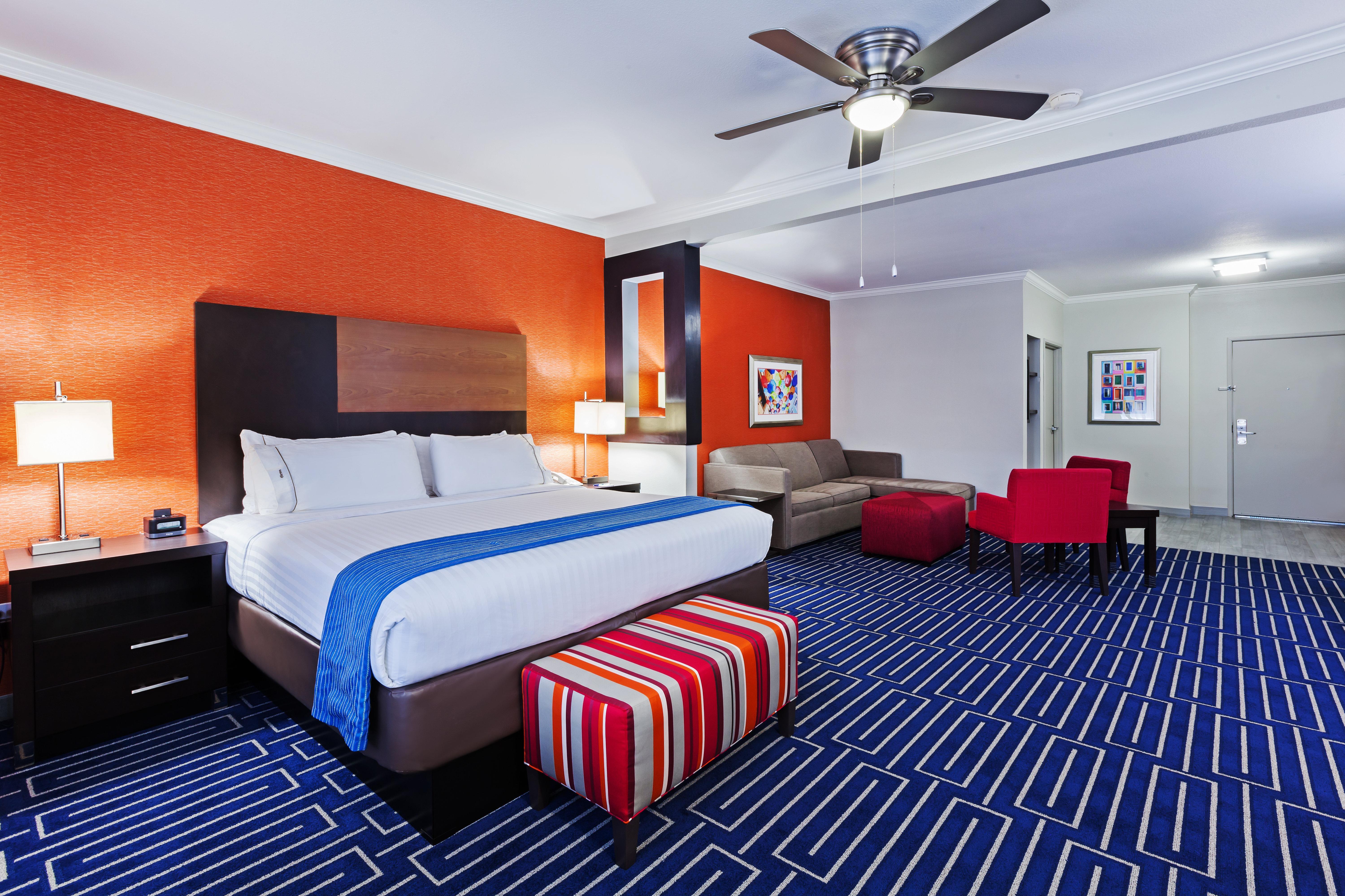 Express & East By Ihg Hotel 2*
