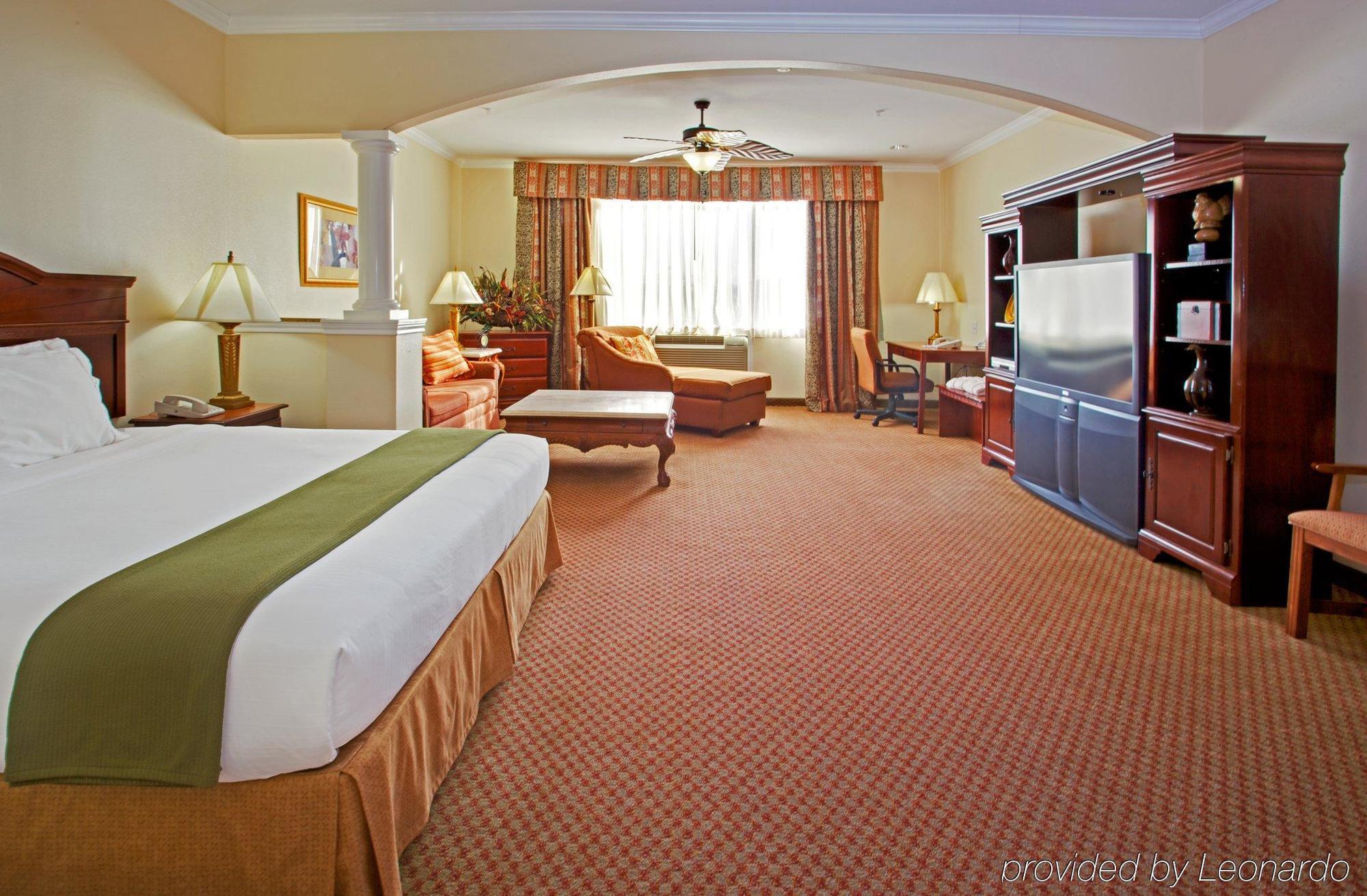 Hotel Express & East By Ihg Houston