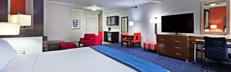 Express & East By Ihg Hotel