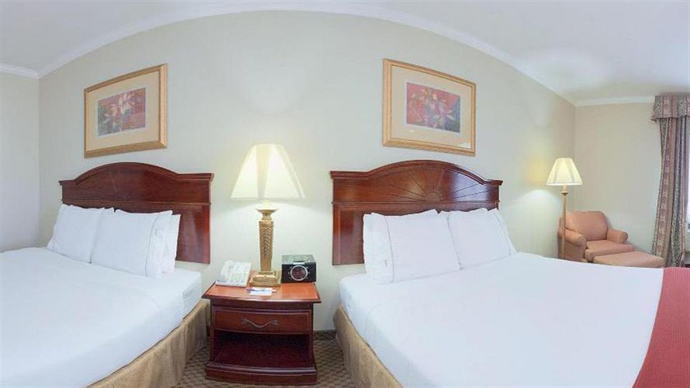 Hotel Express & East By Ihg Houston