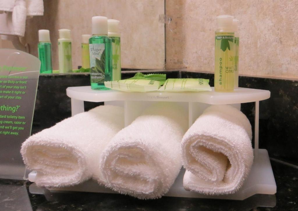 Express & East By Ihg Hotel 2*