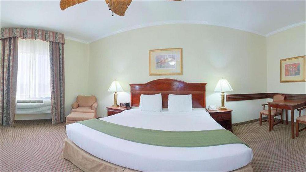Express & East By Ihg Hotel 2*