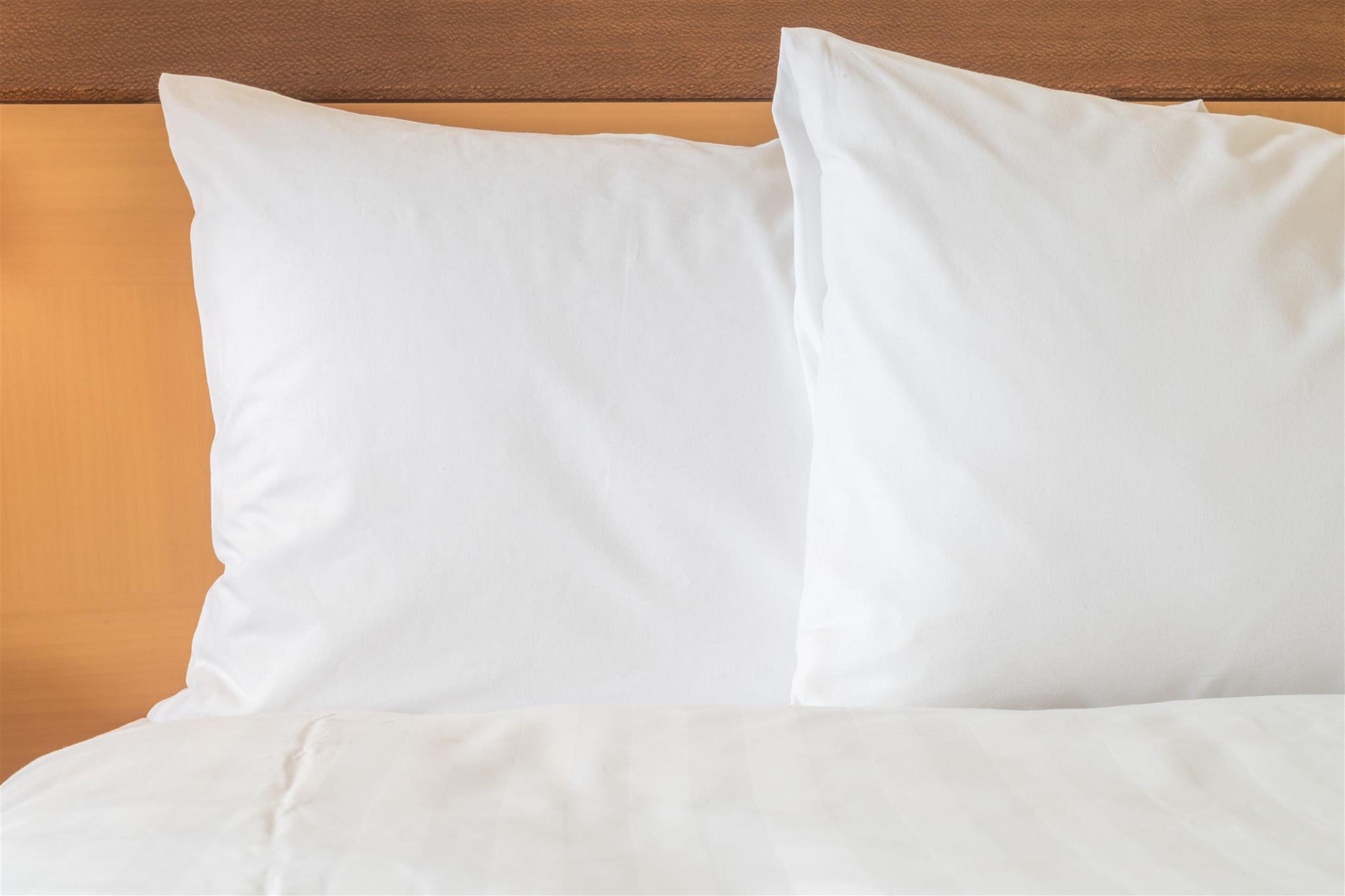 Express & East By Ihg Hotel 2*
