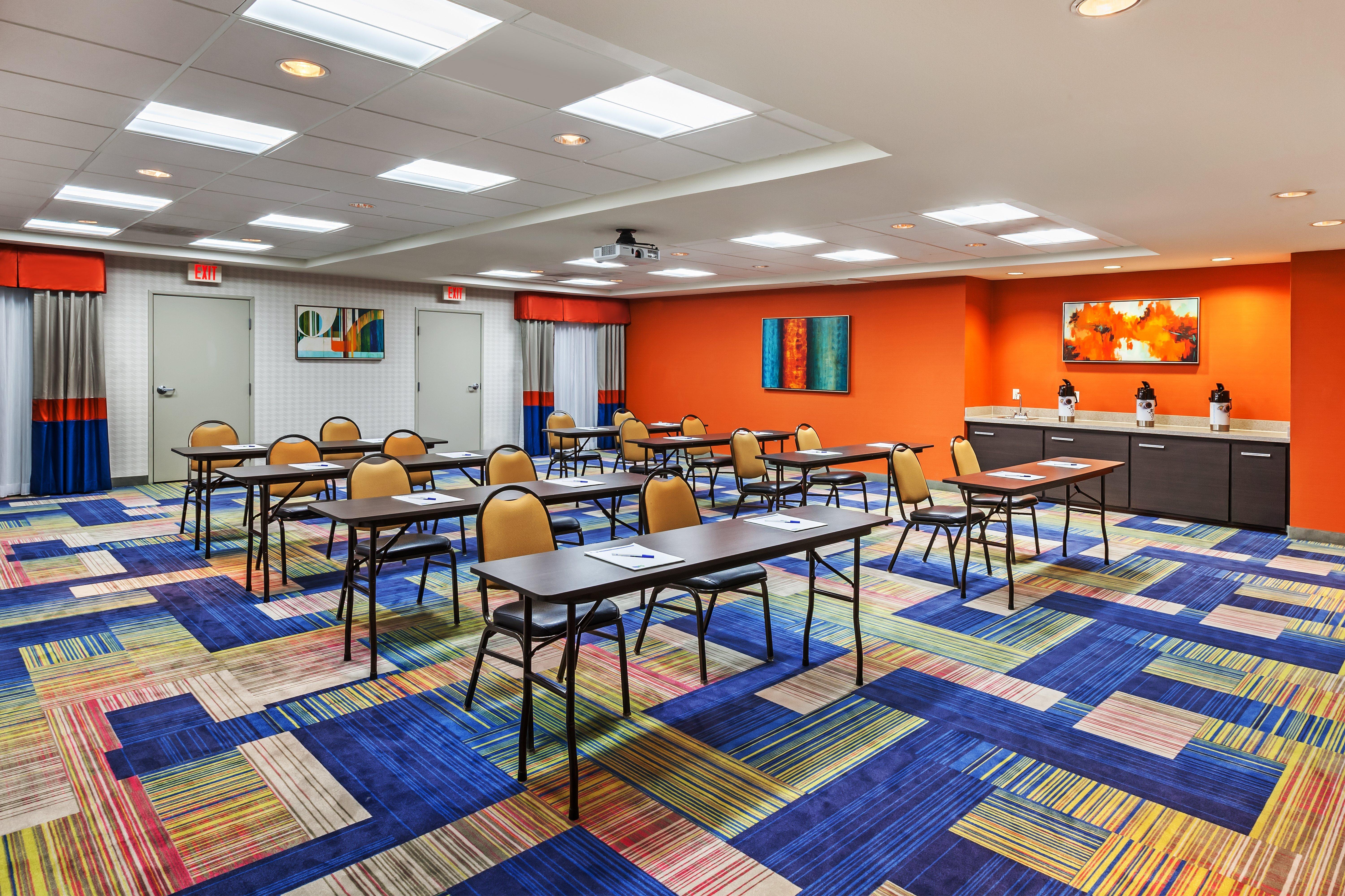 Express & East By Ihg Hotel Houston
